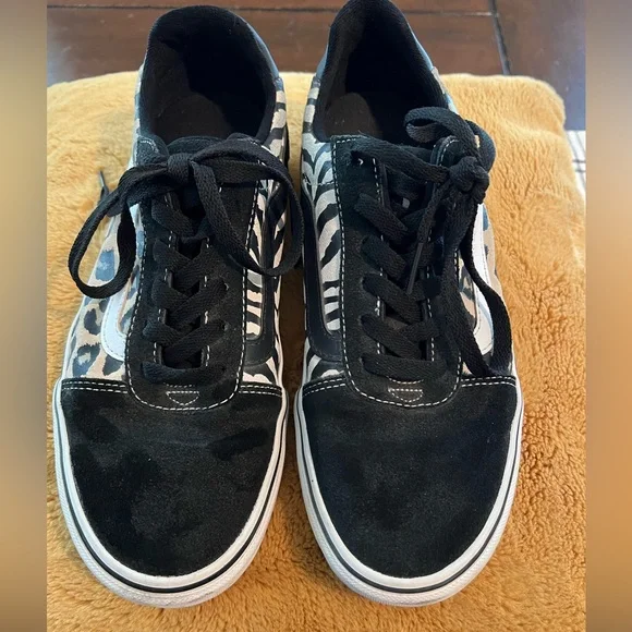 Vans - Picture 1 of 5